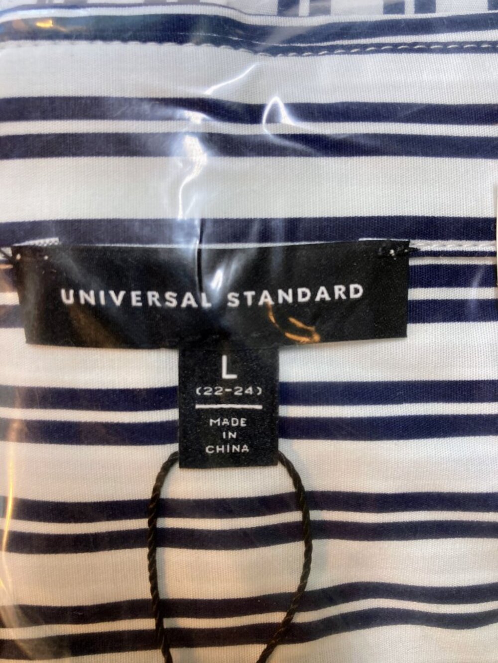 NWT Universal Standard button down white/navy, L (W 22-24) - Picture 4 of 9